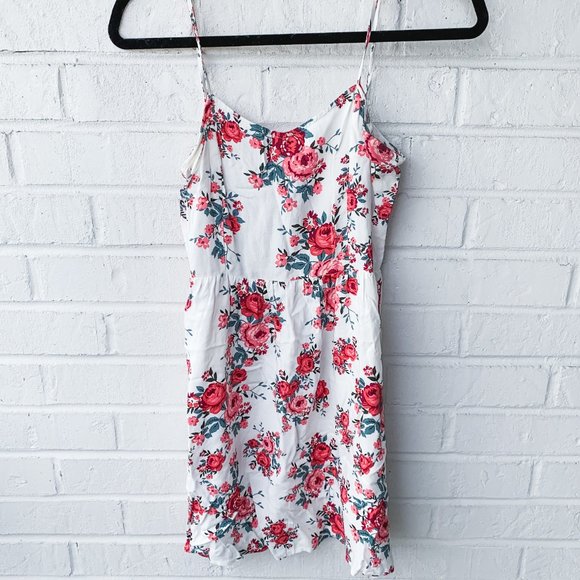 H&M Dresses & Skirts - 🐚3/$20🐚 H&M | White & Red Floral Sundress